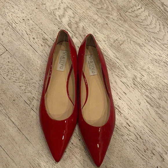 Viajiyu red flats generous toe box with no cleavage new no box size 41…